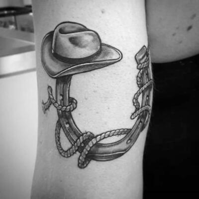 horseshoe tattoo (1)