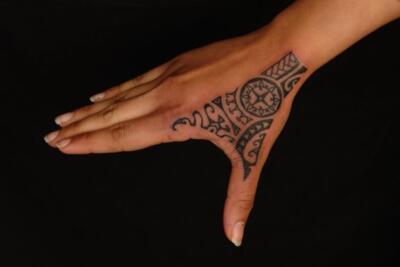 hand tattoo (2)